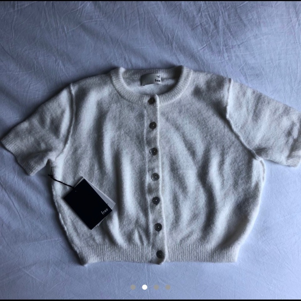 NWT aritzia wilfred free shrunken cardigan